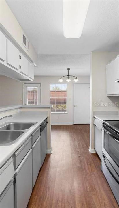 待售: $135,000 (3 贝兹, 2 浴室, 1150 平方英尺)