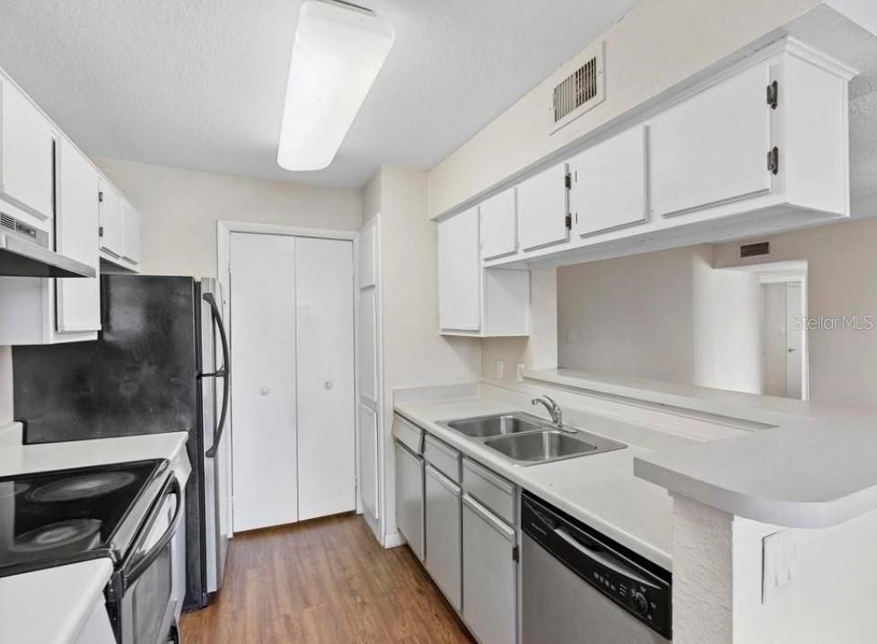 待售: $135,000 (3 贝兹, 2 浴室, 1150 平方英尺)