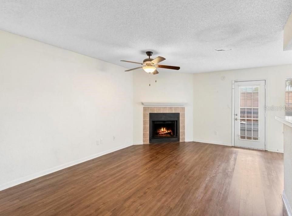 待售: $135,000 (3 贝兹, 2 浴室, 1150 平方英尺)