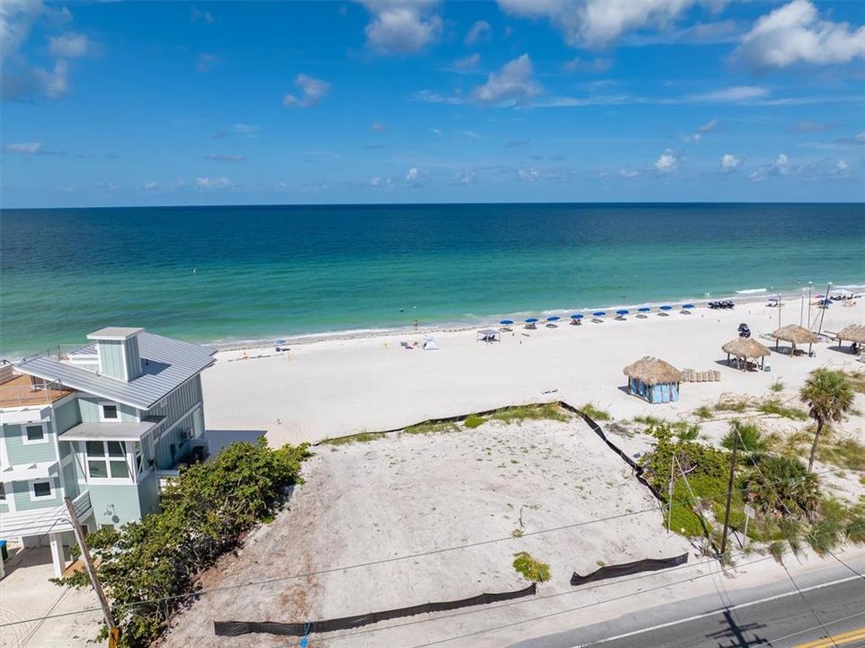 Vendido Recientemente: $4,250,000 (0.28 acres)