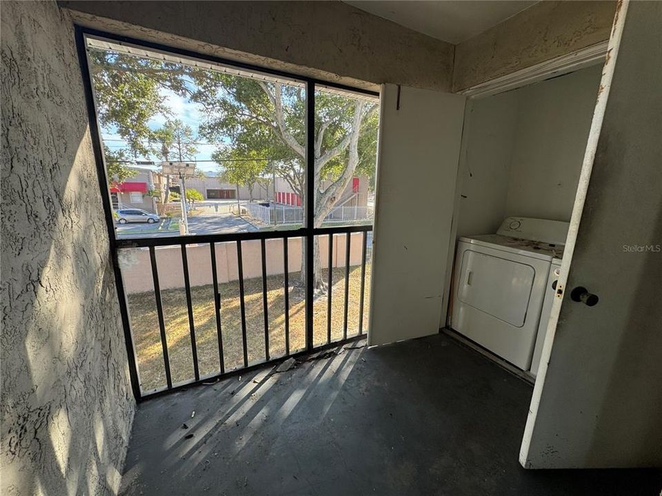 合同活跃: $130,000 (2 贝兹, 1 浴室, 781 平方英尺)