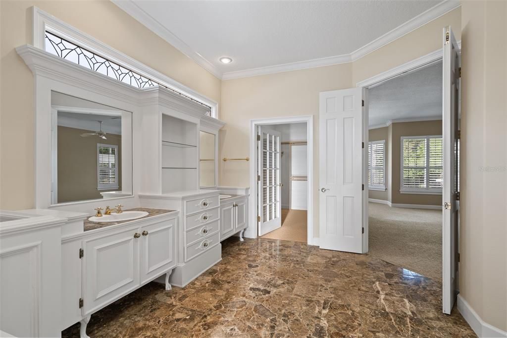 For Sale: $1,650,000 (5 beds, 5 baths, 4261 Square Feet)