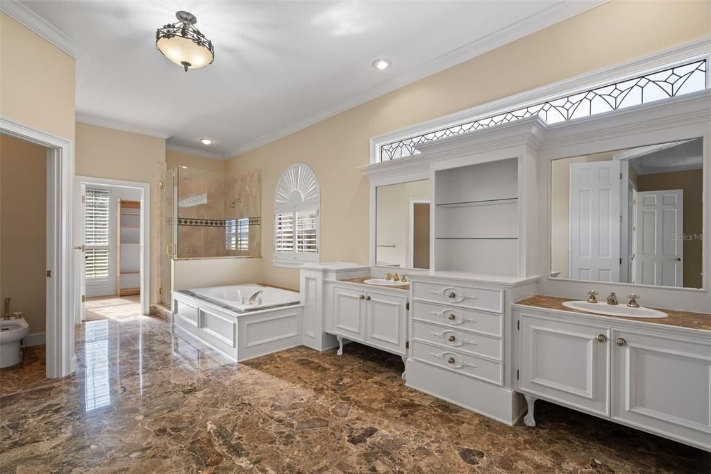 For Sale: $1,650,000 (5 beds, 5 baths, 4261 Square Feet)