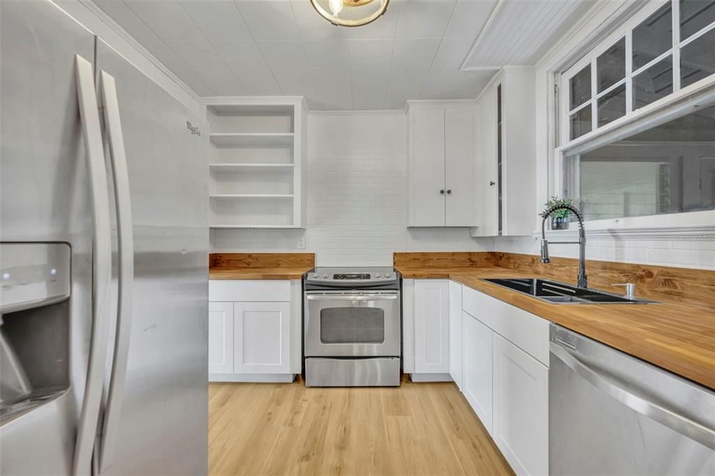 待售: $295,000 (4 贝兹, 2 浴室, 1645 平方英尺)