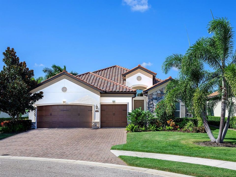 Active With Contract: $850,000 (4 beds, 3 baths, 2287 Square Feet)