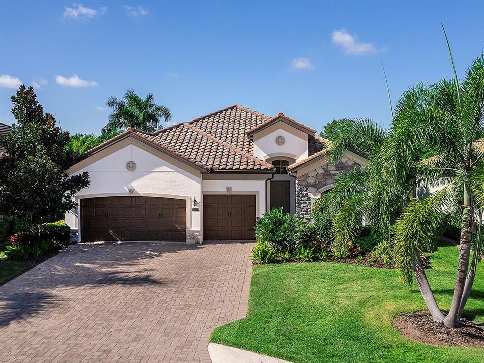 Active With Contract: $850,000 (4 beds, 3 baths, 2287 Square Feet)