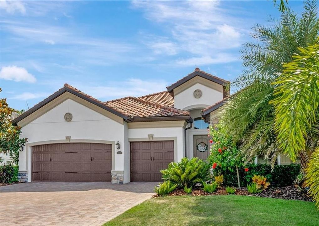 Active With Contract: $850,000 (4 beds, 3 baths, 2287 Square Feet)