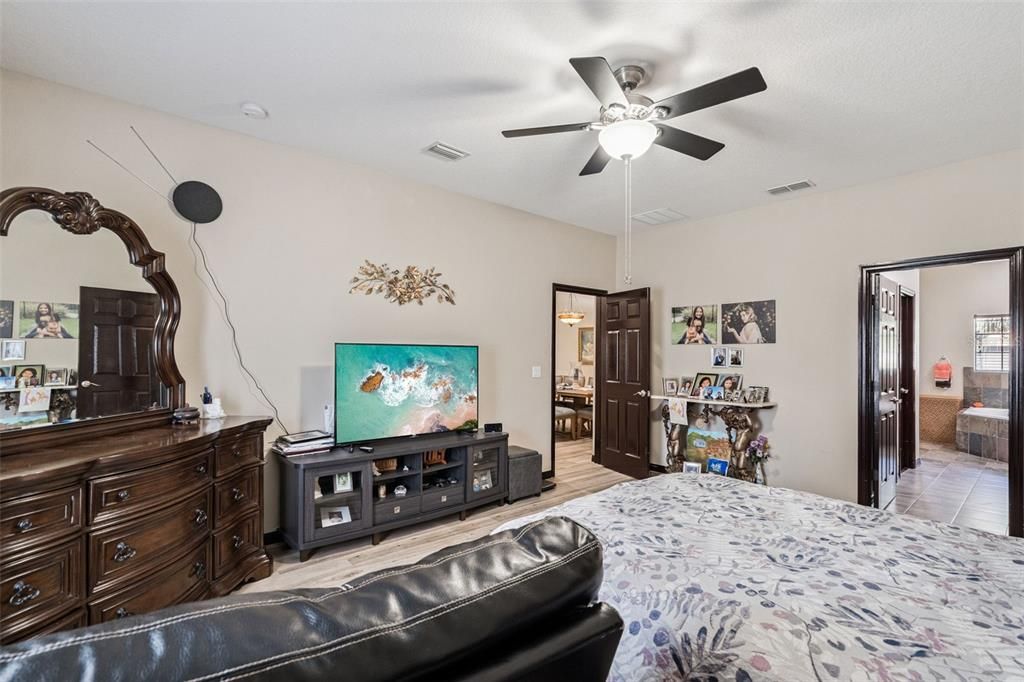 For Sale: $638,000 (4 beds, 3 baths, 3057 Square Feet)