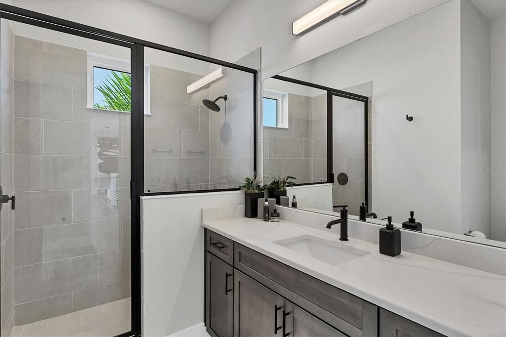 En Venta: $2,100,000 (4 camas, 4 baños, 3852 Pies cuadrados)