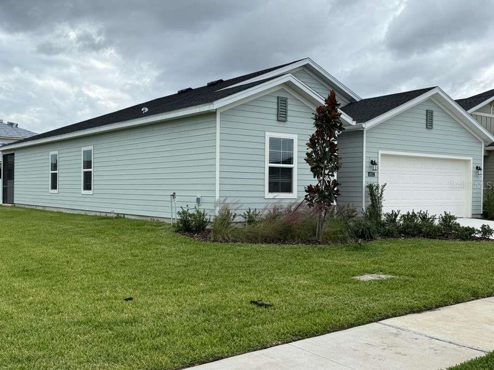 出租: $2,300 (4 贝兹, 3 浴室, 1943 平方英尺)