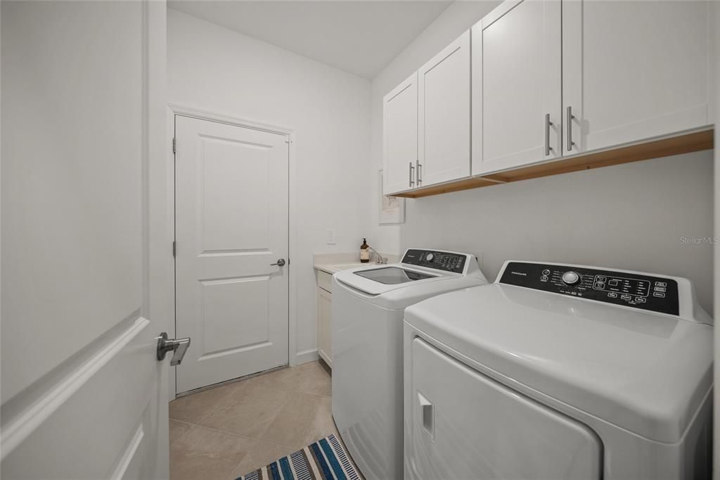 For Sale: $899,000 (3 beds, 3 baths, 2455 Square Feet)