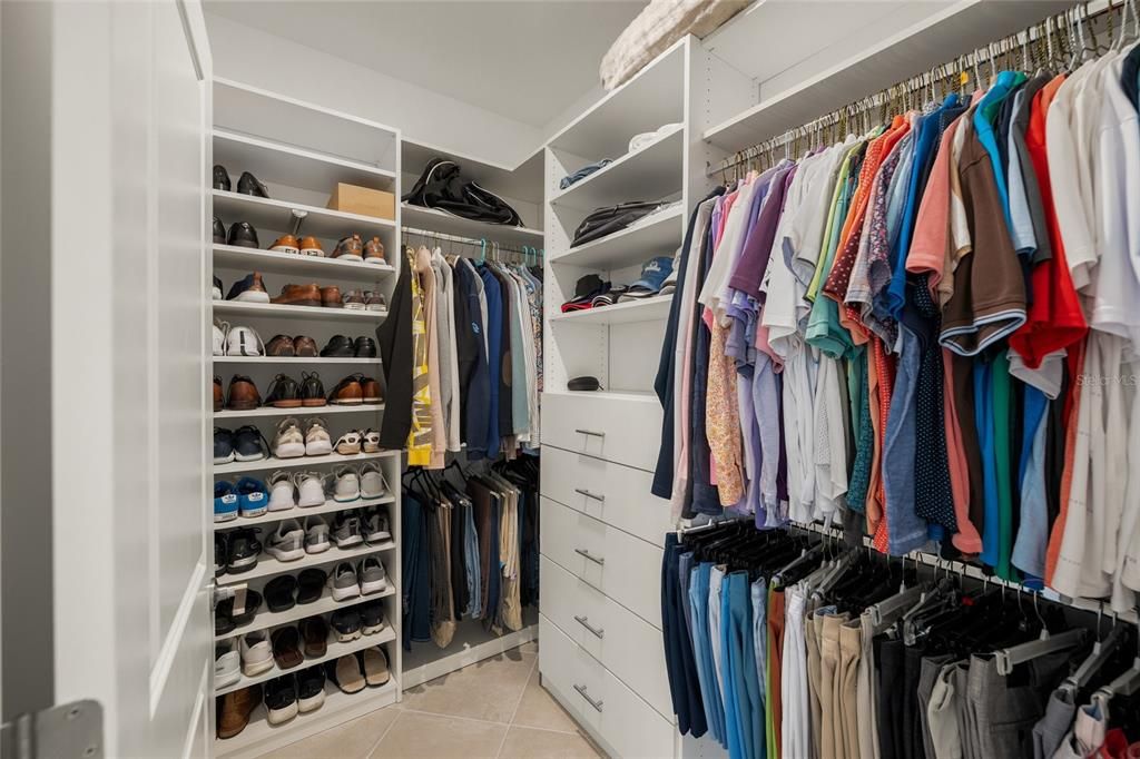 For Sale: $899,000 (3 beds, 3 baths, 2455 Square Feet)