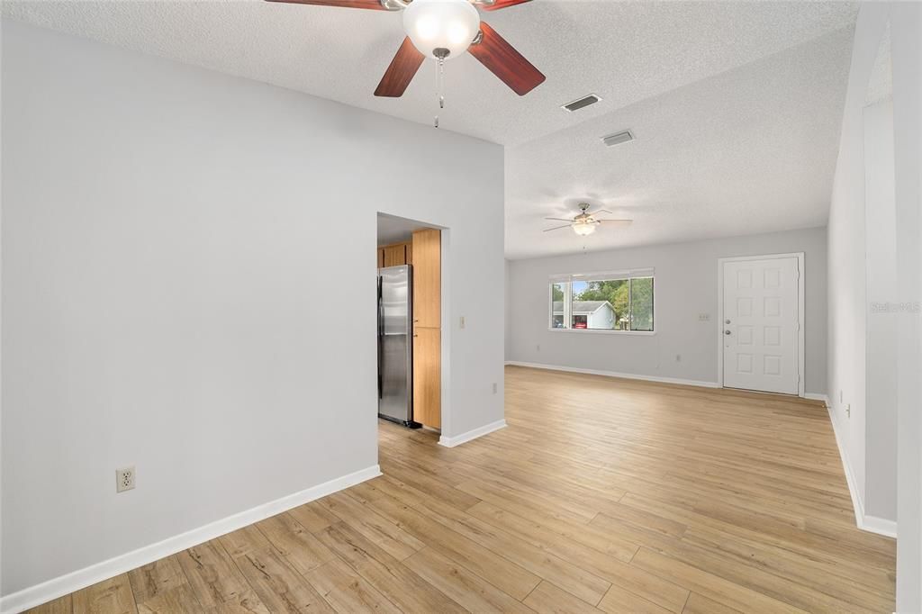 Active With Contract: $172,500 (2 beds, 2 baths, 1112 Square Feet)
