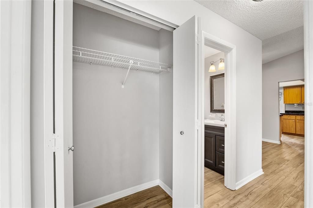 Active With Contract: $172,500 (2 beds, 2 baths, 1112 Square Feet)