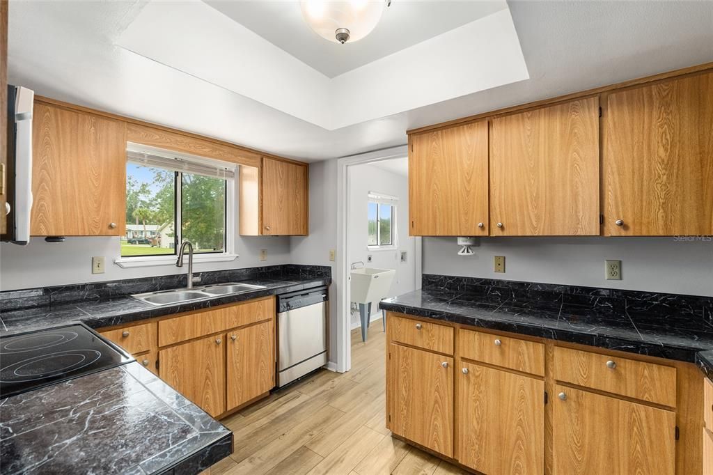 Active With Contract: $172,500 (2 beds, 2 baths, 1112 Square Feet)