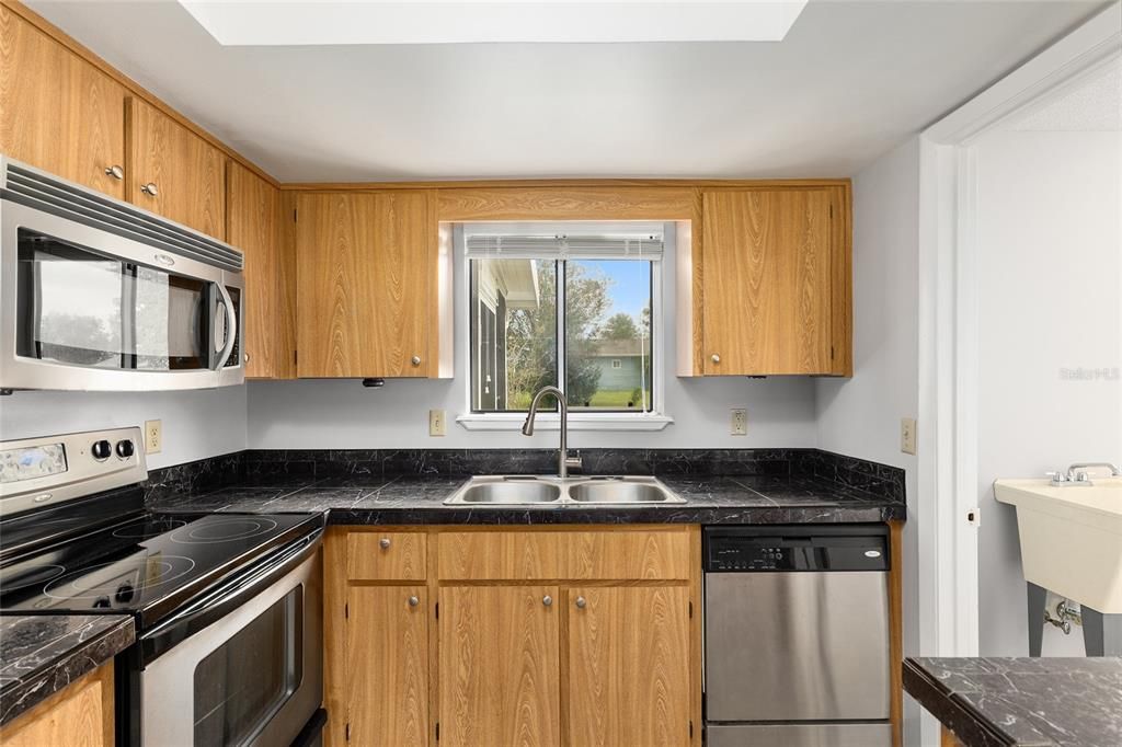 Active With Contract: $172,500 (2 beds, 2 baths, 1112 Square Feet)