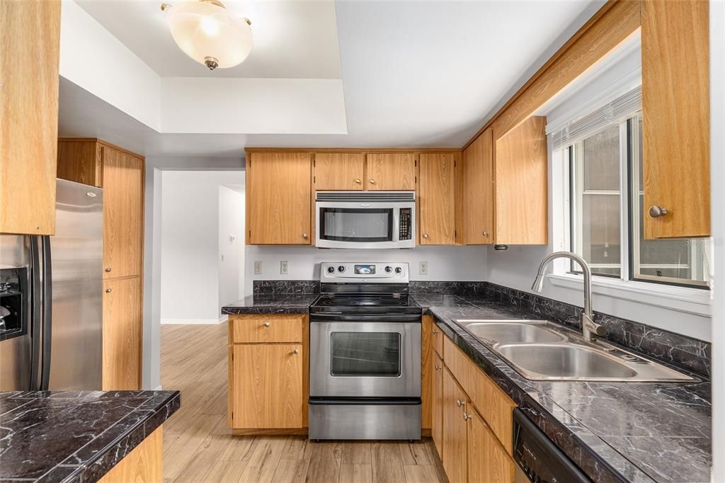Active With Contract: $172,500 (2 beds, 2 baths, 1112 Square Feet)