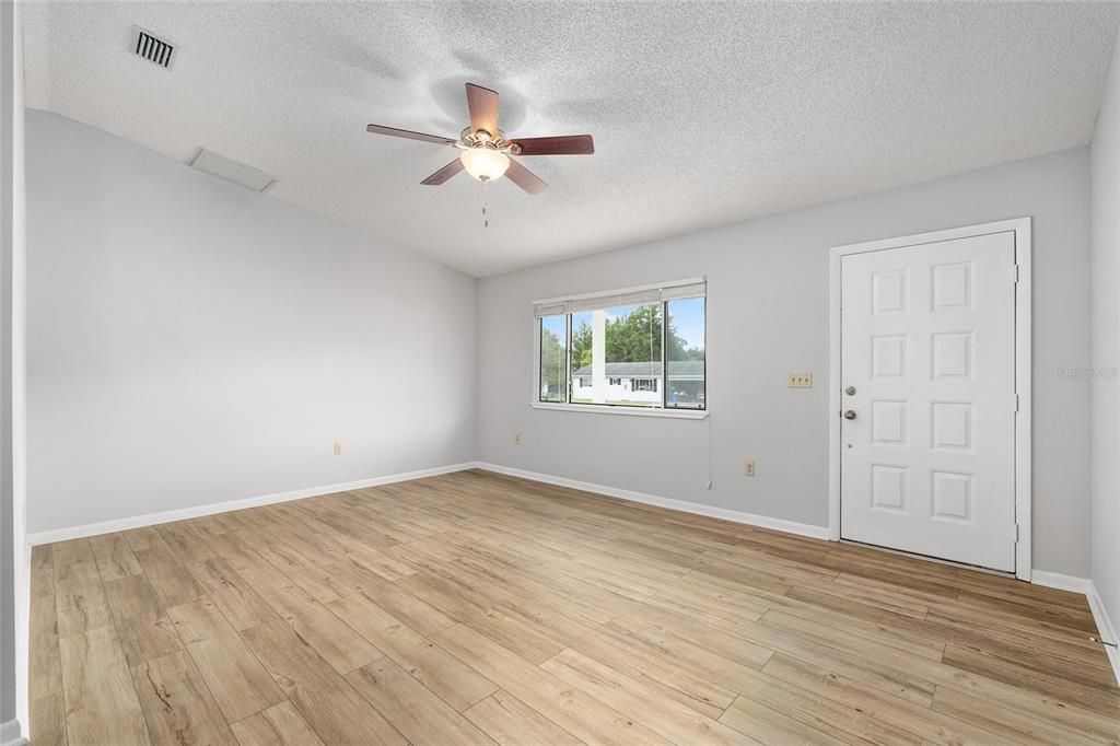 Active With Contract: $172,500 (2 beds, 2 baths, 1112 Square Feet)