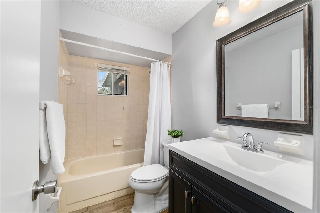 Active With Contract: $172,500 (2 beds, 2 baths, 1112 Square Feet)