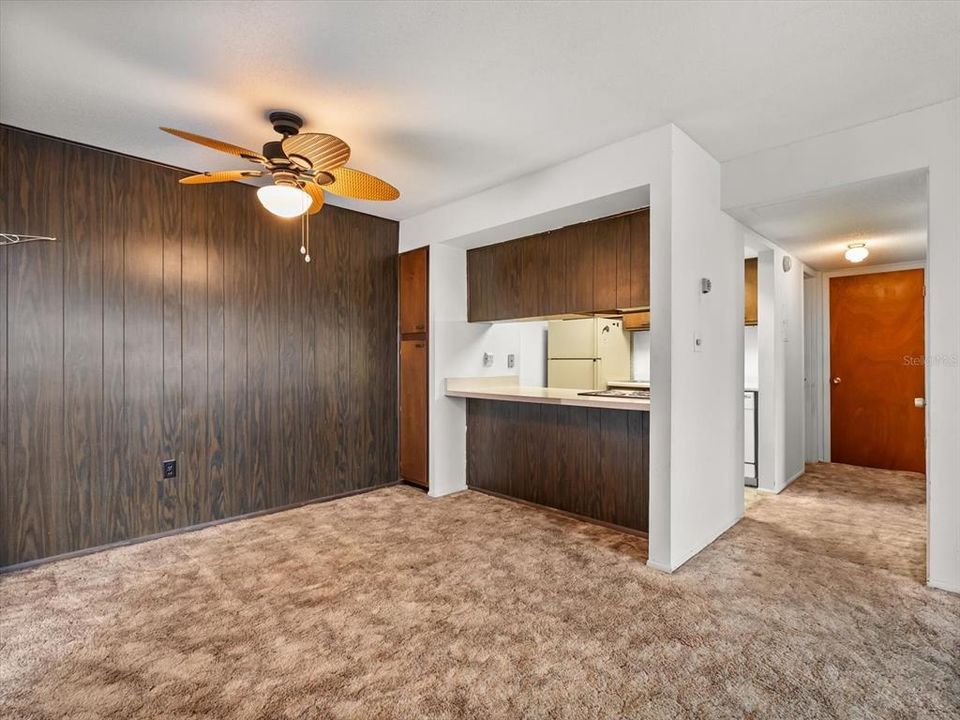 For Sale: $95,000 (1 beds, 1 baths, 695 Square Feet)