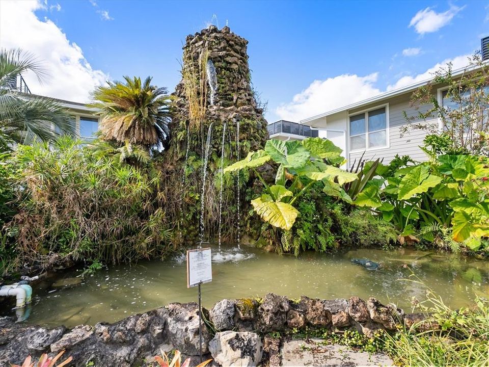 For Sale: $95,000 (1 beds, 1 baths, 695 Square Feet)