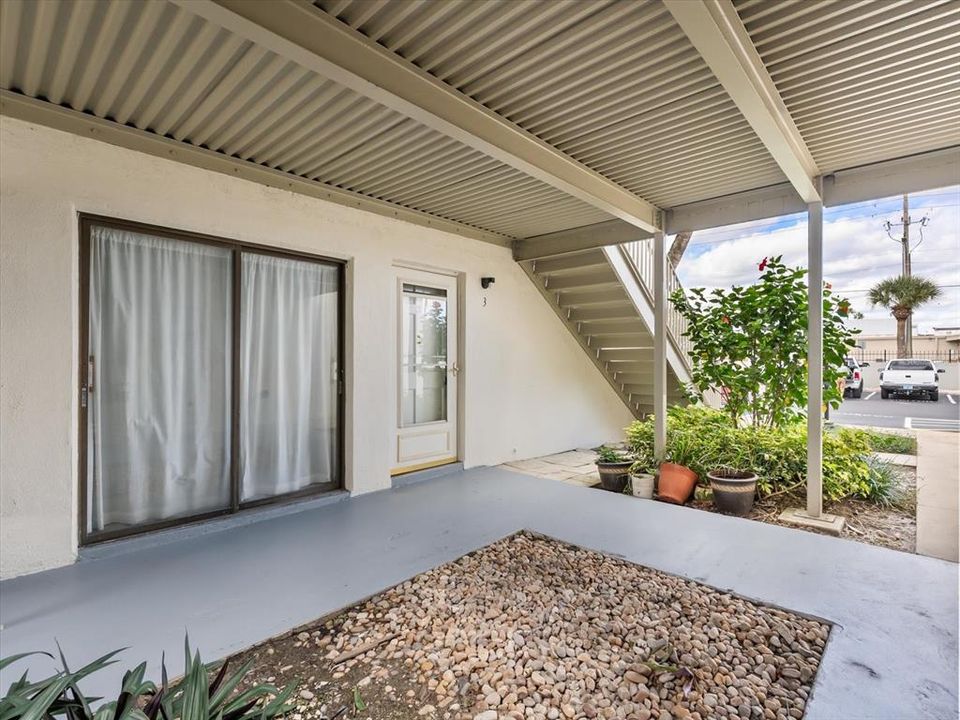 For Sale: $95,000 (1 beds, 1 baths, 695 Square Feet)