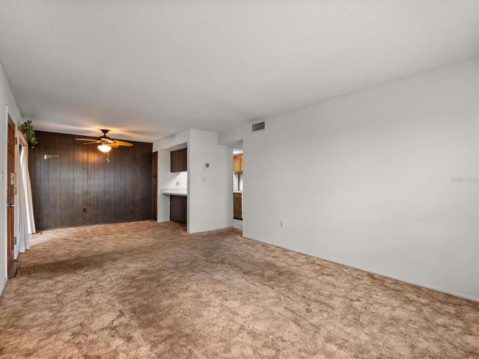 For Sale: $95,000 (1 beds, 1 baths, 695 Square Feet)