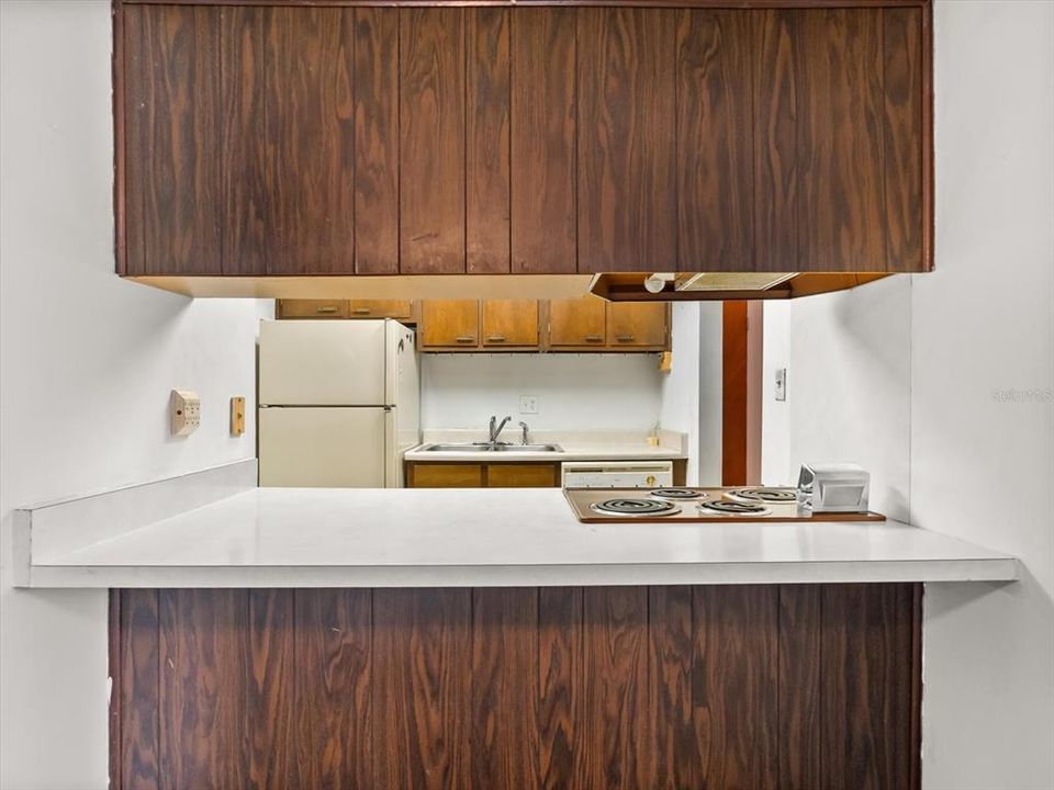 For Sale: $95,000 (1 beds, 1 baths, 695 Square Feet)