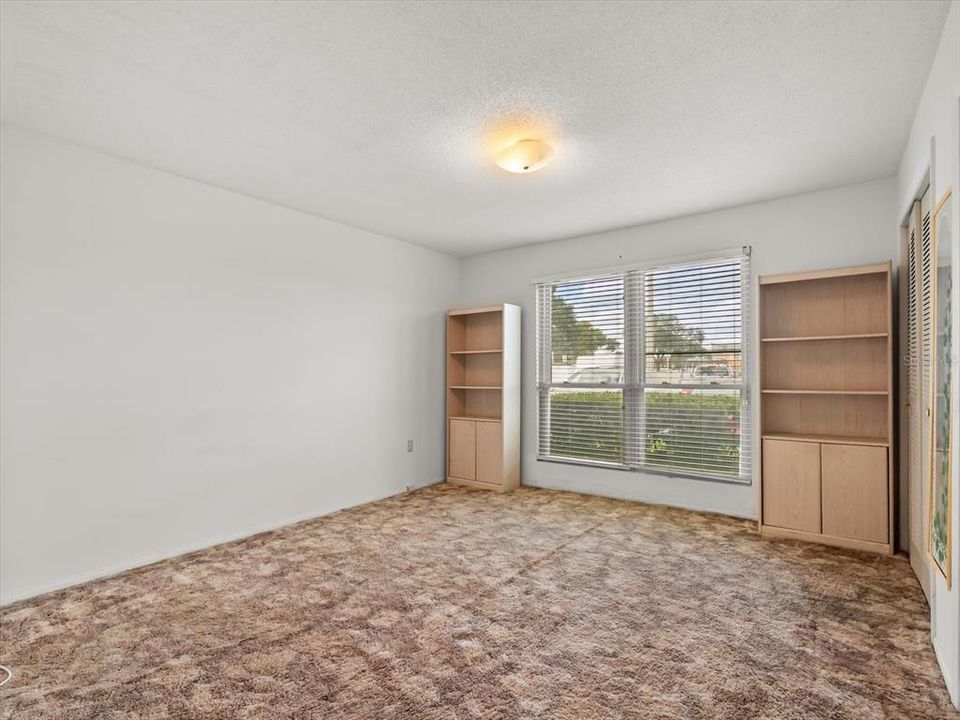 For Sale: $95,000 (1 beds, 1 baths, 695 Square Feet)