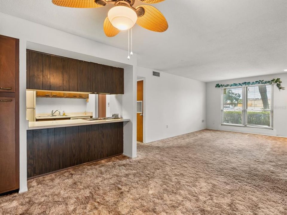 For Sale: $95,000 (1 beds, 1 baths, 695 Square Feet)