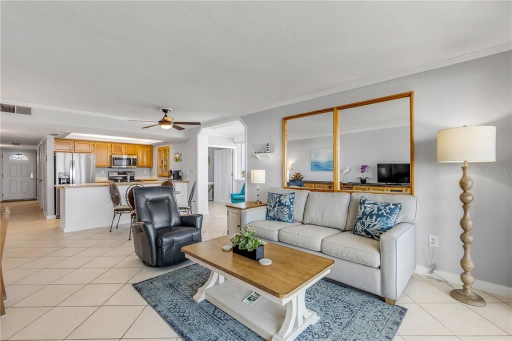 待售: $389,000 (1 贝兹, 1 浴室, 920 平方英尺)