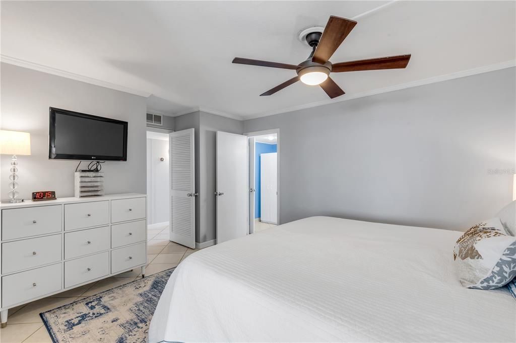 待售: $389,000 (1 贝兹, 1 浴室, 920 平方英尺)