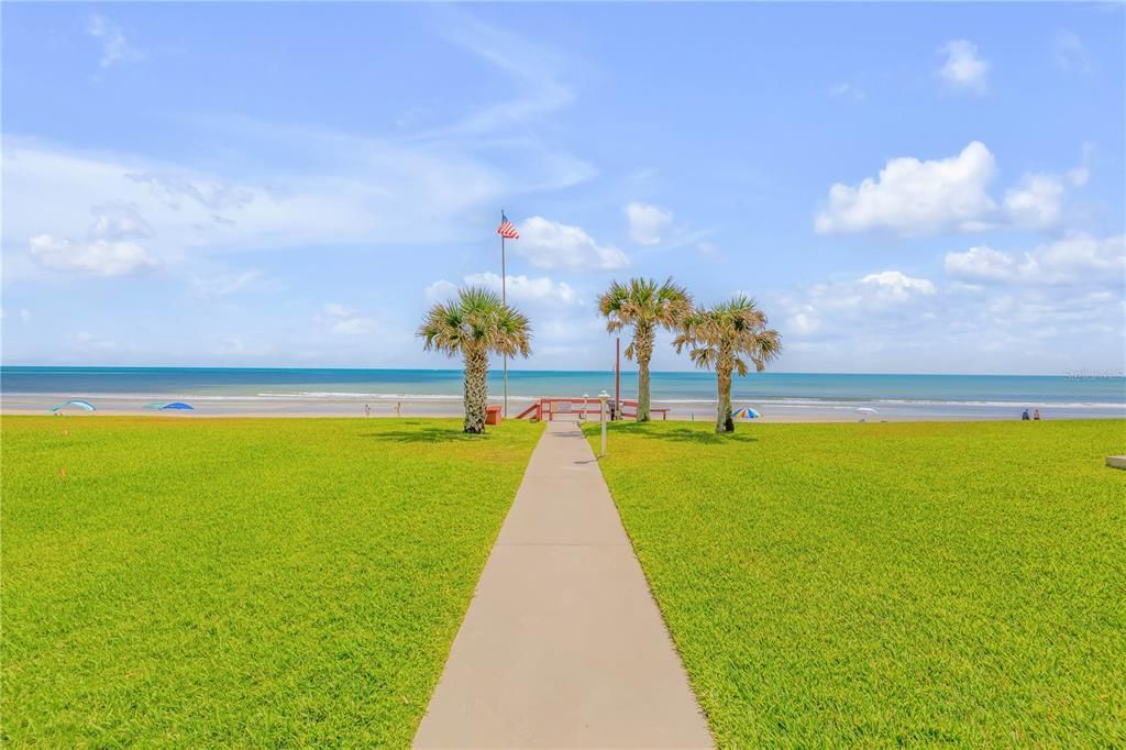 待售: $389,000 (1 贝兹, 1 浴室, 920 平方英尺)