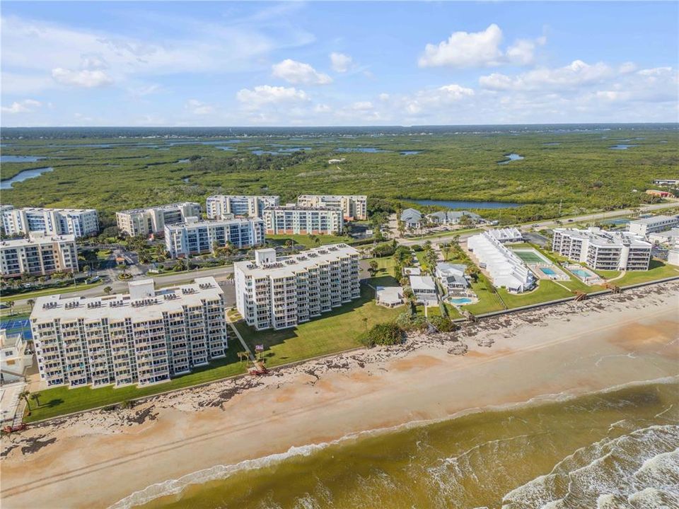 待售: $389,000 (1 贝兹, 1 浴室, 920 平方英尺)