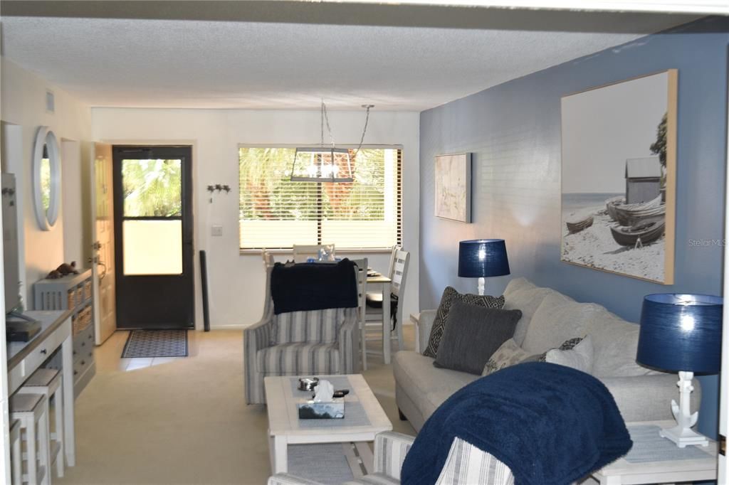 待售: $185,000 (1 贝兹, 1 浴室, 920 平方英尺)