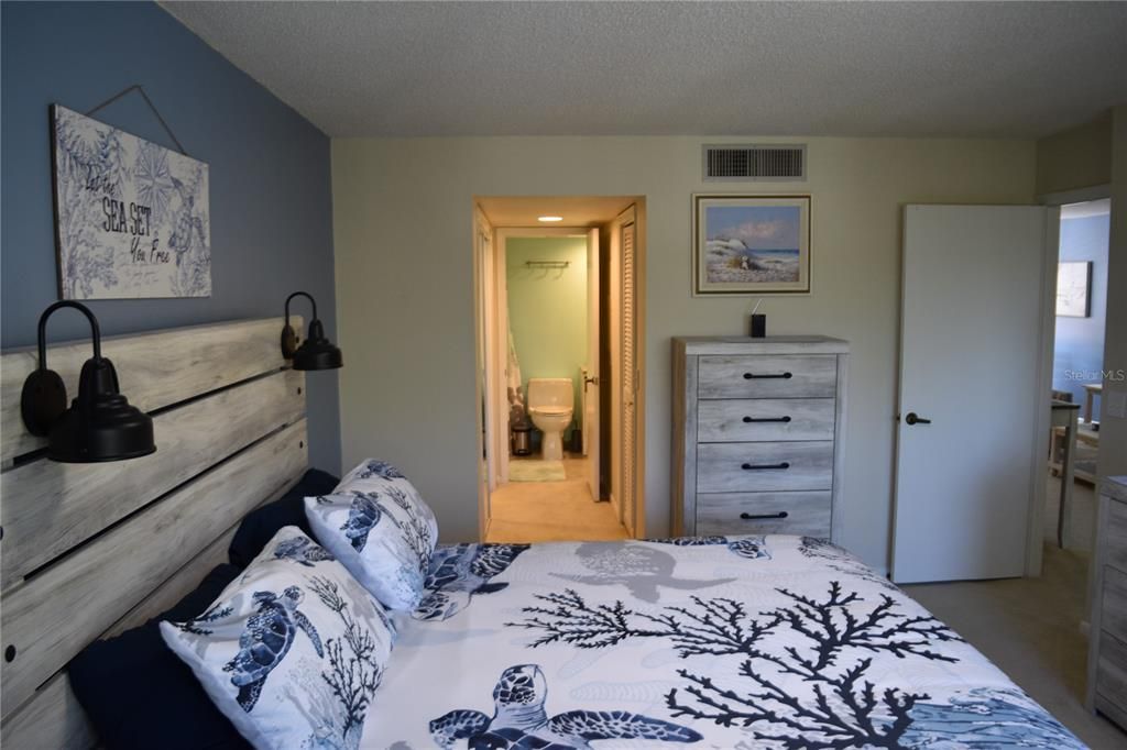 待售: $185,000 (1 贝兹, 1 浴室, 920 平方英尺)