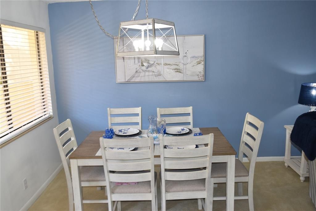 待售: $185,000 (1 贝兹, 1 浴室, 920 平方英尺)