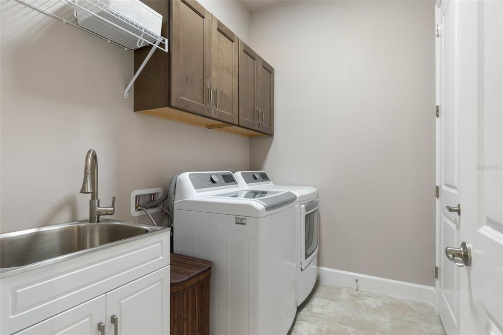 Active With Contract: $715,000 (4 beds, 3 baths, 2432 Square Feet)