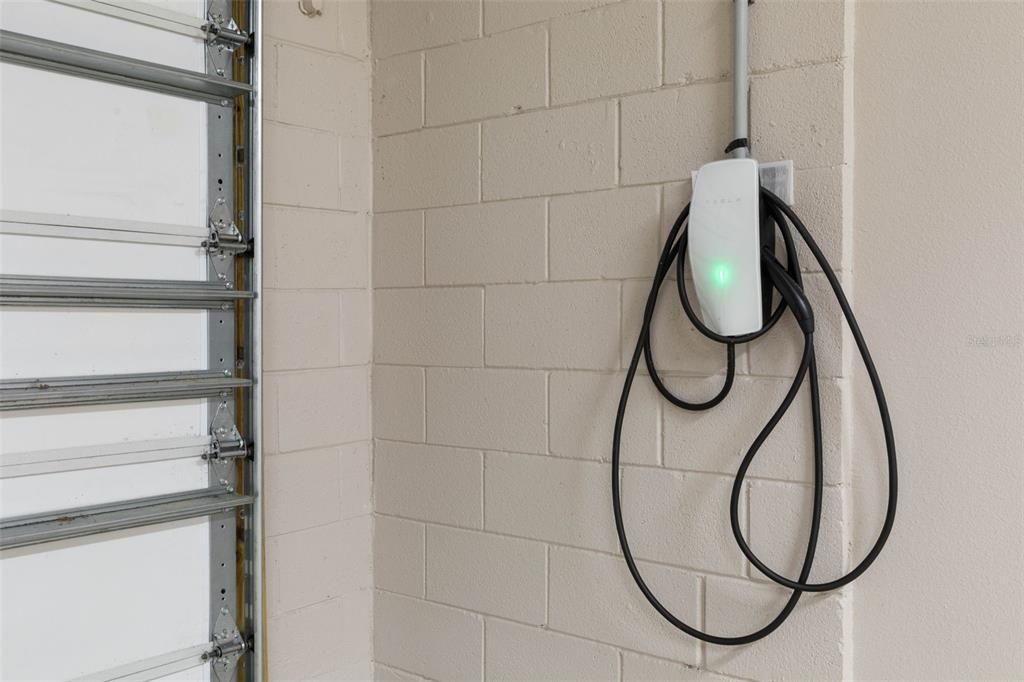 Active With Contract: $715,000 (4 beds, 3 baths, 2432 Square Feet)