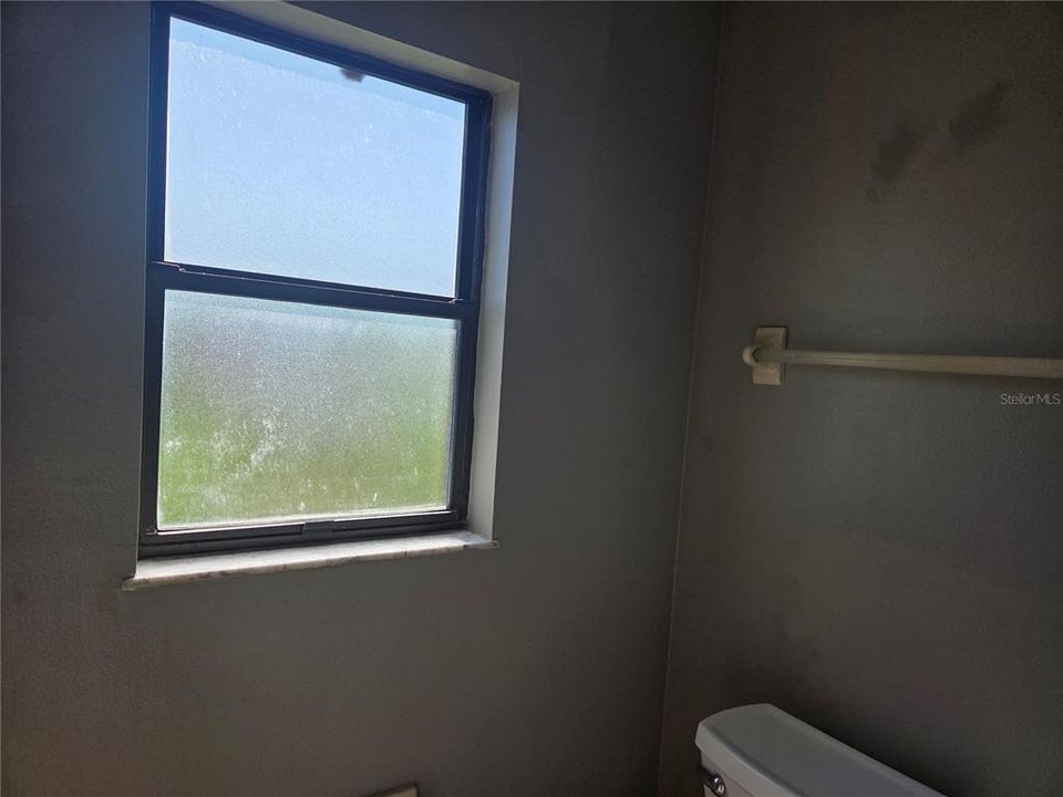 合同活跃: $299,000 (4 贝兹, 2 浴室, 1969 平方英尺)