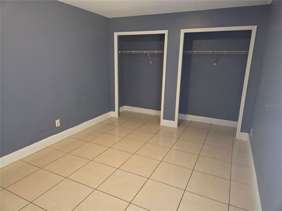 合同活跃: $299,000 (4 贝兹, 2 浴室, 1969 平方英尺)