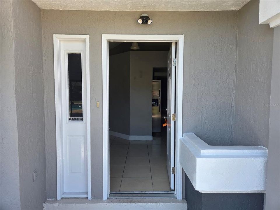 合同活跃: $299,000 (4 贝兹, 2 浴室, 1969 平方英尺)