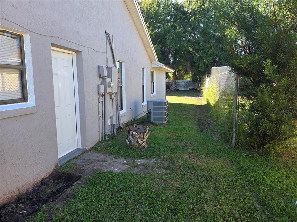 合同活跃: $299,000 (4 贝兹, 2 浴室, 1969 平方英尺)