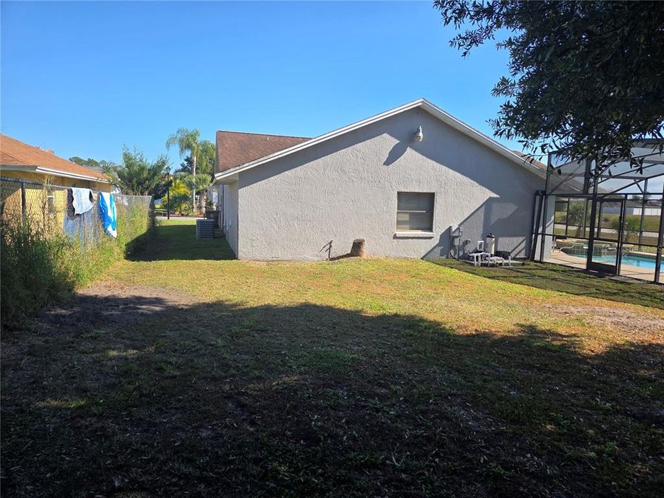 合同活跃: $299,000 (4 贝兹, 2 浴室, 1969 平方英尺)