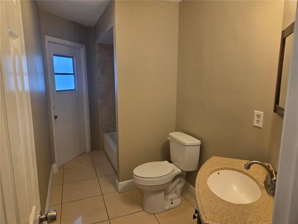 合同活跃: $299,000 (4 贝兹, 2 浴室, 1969 平方英尺)