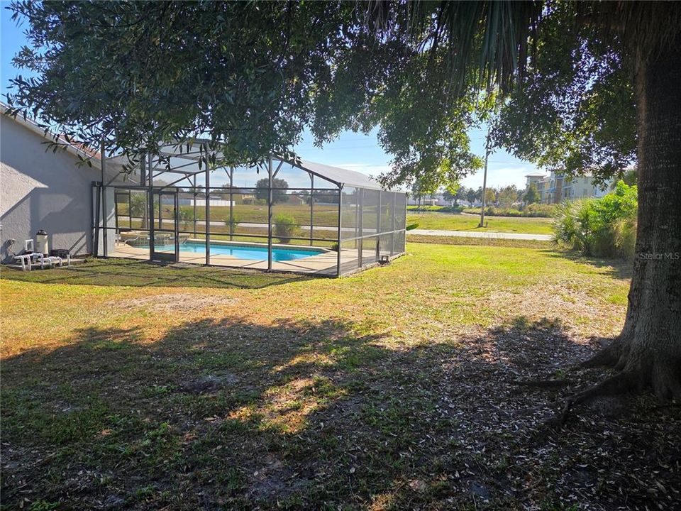 合同活跃: $299,000 (4 贝兹, 2 浴室, 1969 平方英尺)