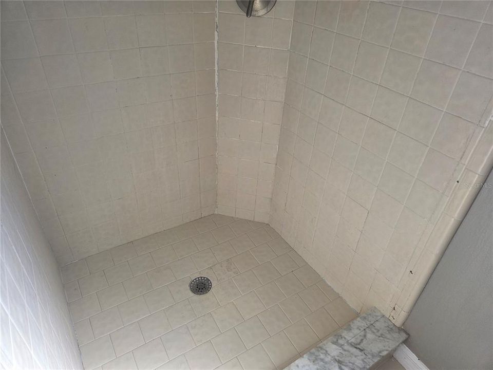 合同活跃: $299,000 (4 贝兹, 2 浴室, 1969 平方英尺)