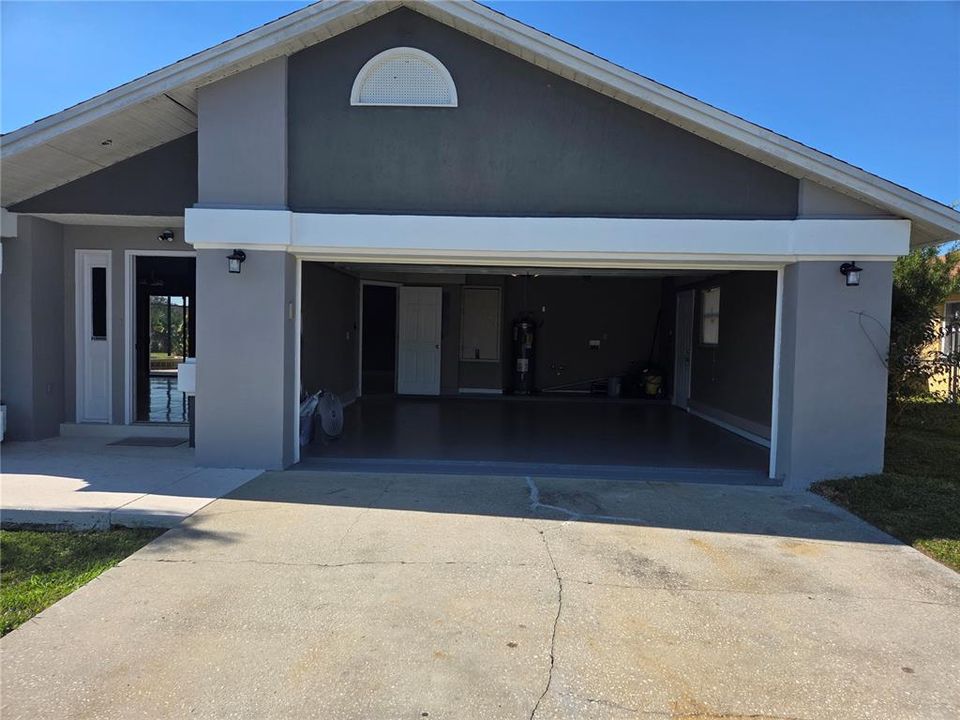 合同活跃: $299,000 (4 贝兹, 2 浴室, 1969 平方英尺)