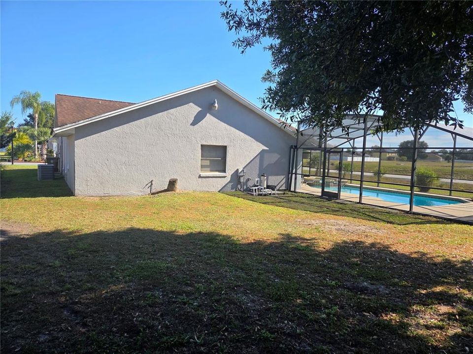 合同活跃: $299,000 (4 贝兹, 2 浴室, 1969 平方英尺)