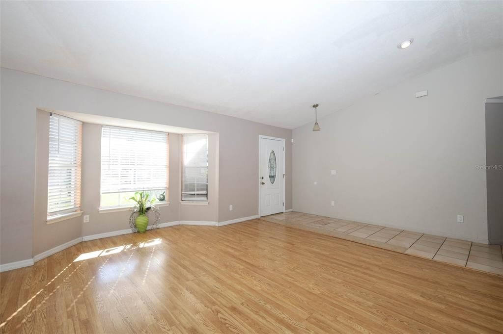 待售: $359,000 (4 贝兹, 2 浴室, 1887 平方英尺)